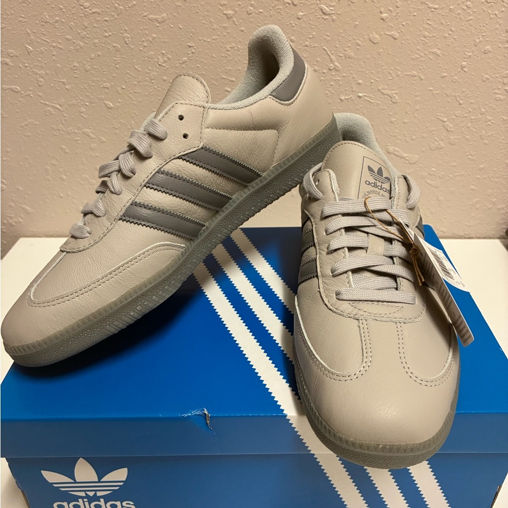 Adidas Men's Light Gray Sneakers